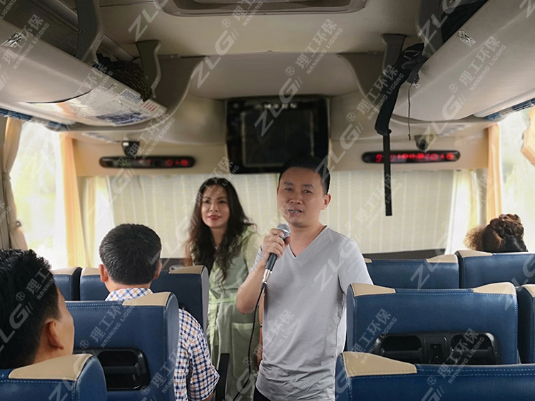 理工公司一行準(zhǔn)備出發(fā)