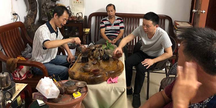 南寧理工工貿(mào)有限公司欽州參觀廣西欽州市肖峰坭興彩陶有限公司