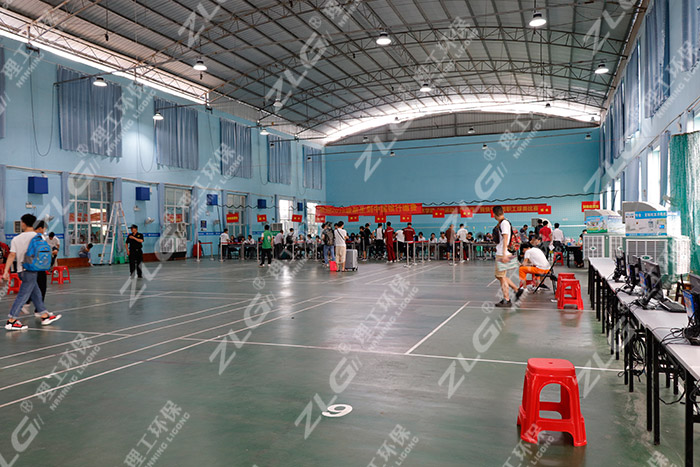 新生報(bào)名體育館