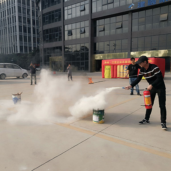 ZLG理工員工滅火器體驗