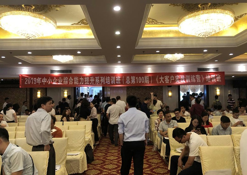 與會者親切交流