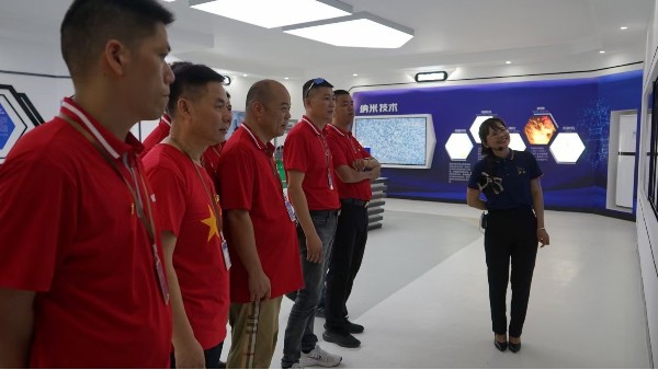 納天黨建文化園交樓學習