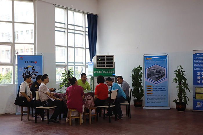 各位美食家們在享受環(huán)保空調