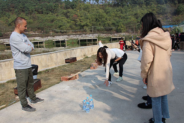 理工冷風(fēng)機(jī)員工比賽取水